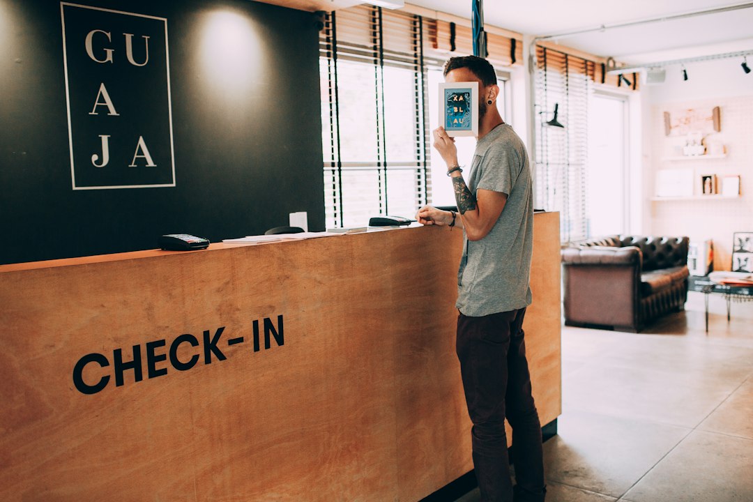 Der unhöfliche Gast am Check-in